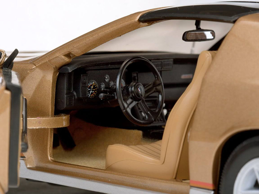 1982 Chevrolet Camaro Gold 1/18 Diecast Model Car k7
