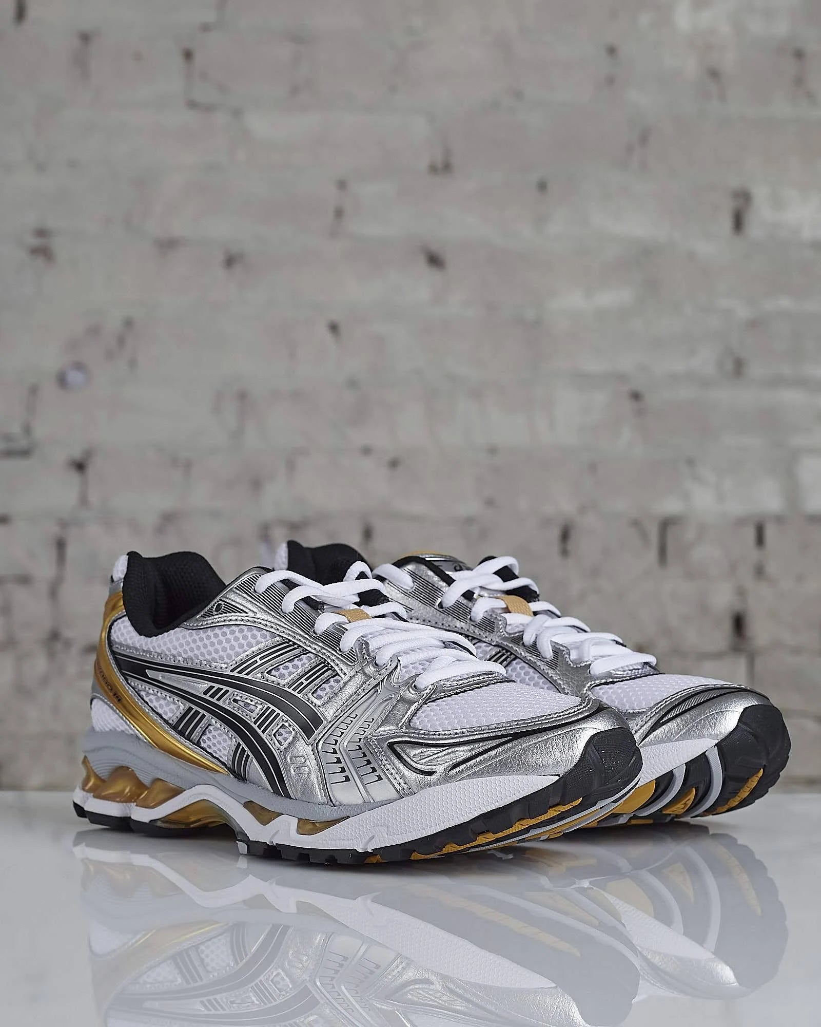 White Pure Gold Sneakers K7