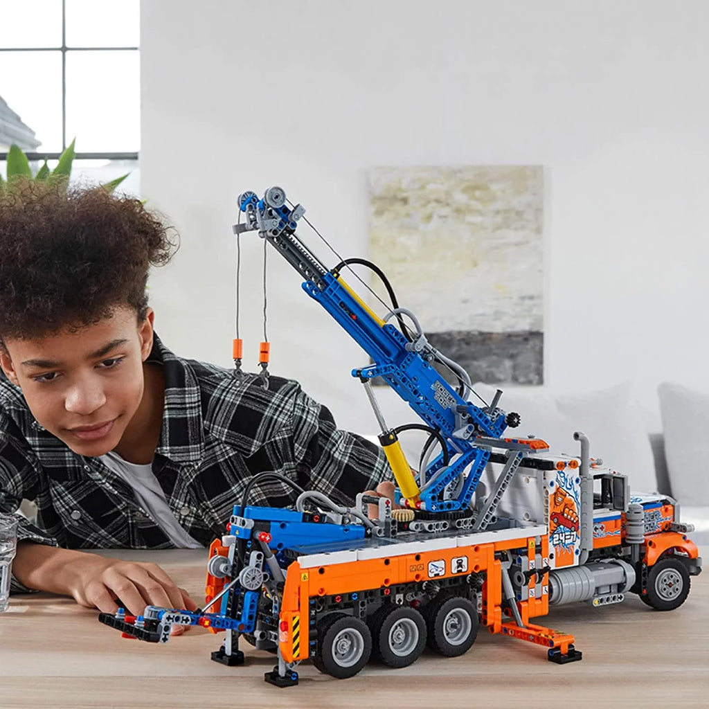 Tow Truck with Crane 42128 A7