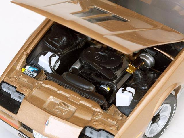 1982 Chevrolet Camaro Gold 1/18 Diecast Model Car k7