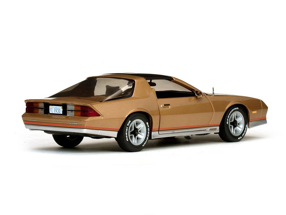 1982 Chevrolet Camaro Gold 1/18 Diecast Model Car k7