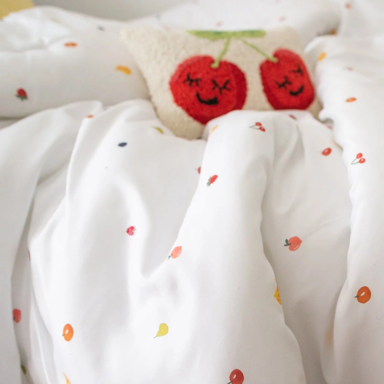 Fruit Showers Comforter and Sham Set White Rainbow Fruits Full Queen A7