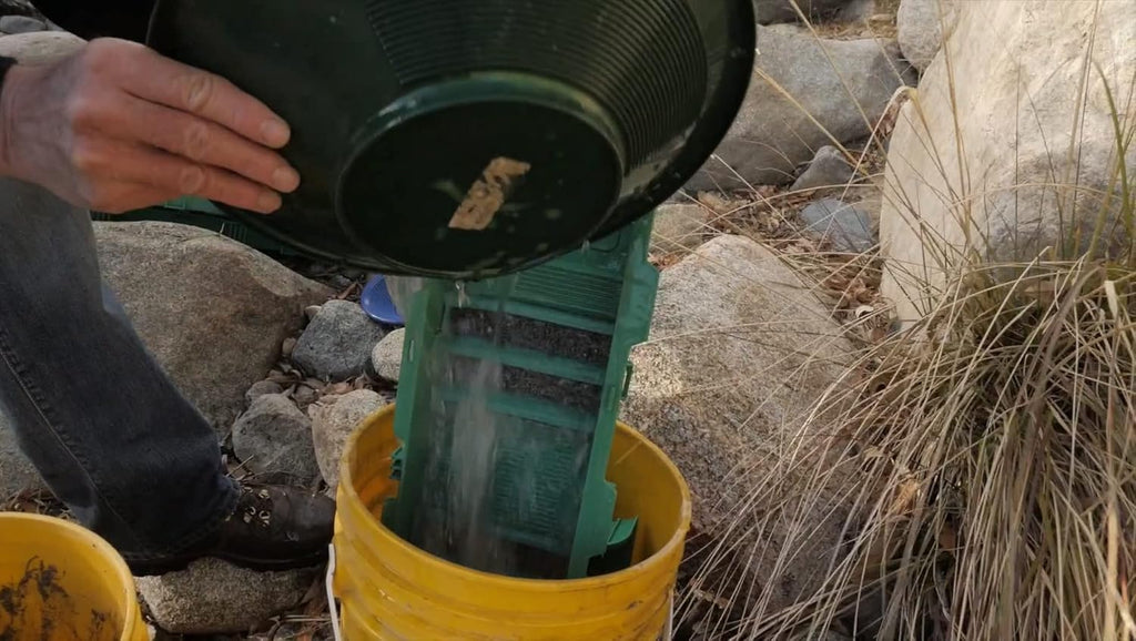 Gold Panning Kit with Classifier Sifting Pans k7